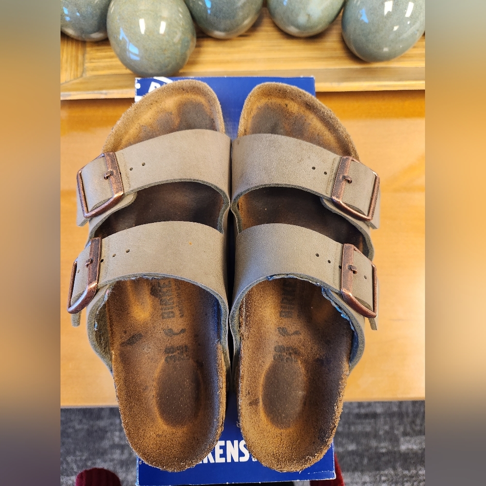 Authentic Arizona Birkenstocks, size 38 (7 womens), Color is Mocha.